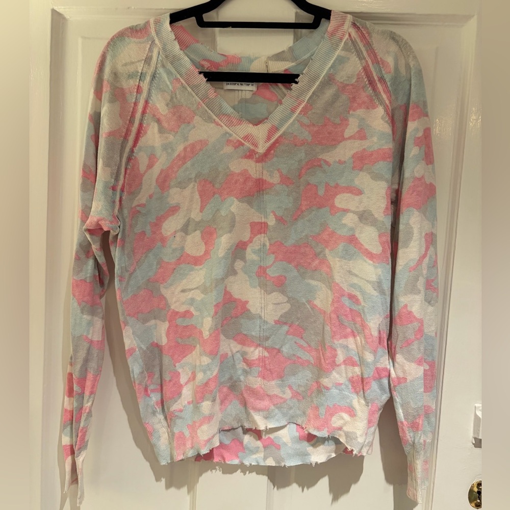 27 Miles Lightweight Pastel Camo V-Neck Sweater - Pink & Blue size S